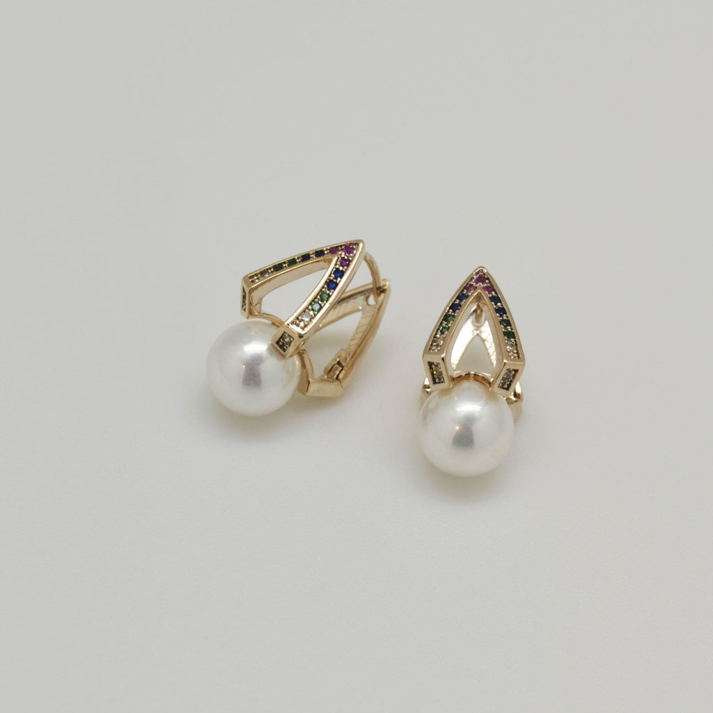 Aretes triangulares con perla